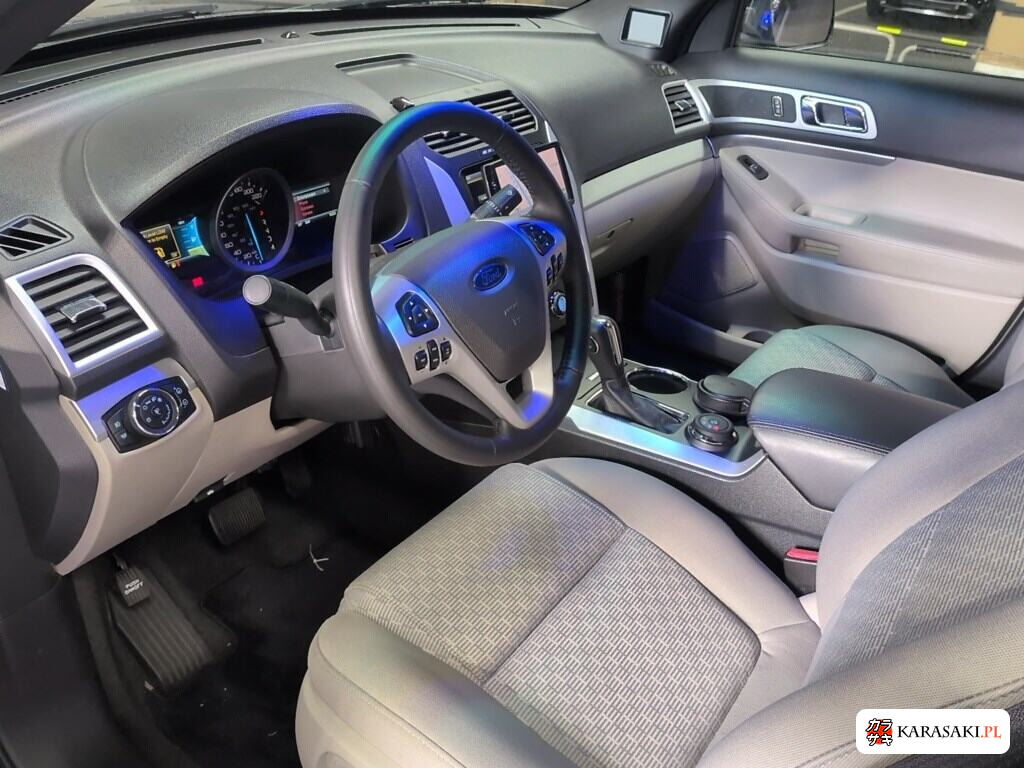 Ford Explorer 2012 з японського аукціону