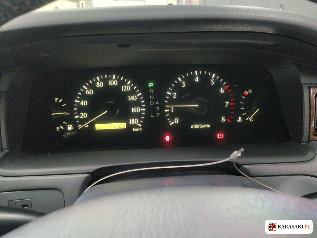 Toyota Crown 1998 z aukcji japońskiej