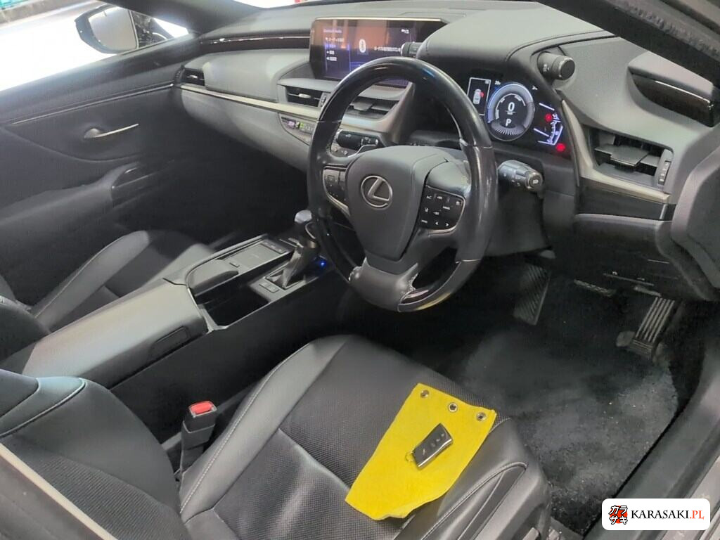 Lexus Es 2019 з японського аукціону