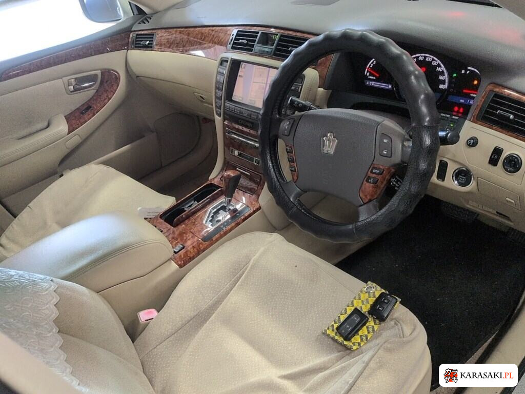 Toyota Crown 2004 z aukcji japońskiej