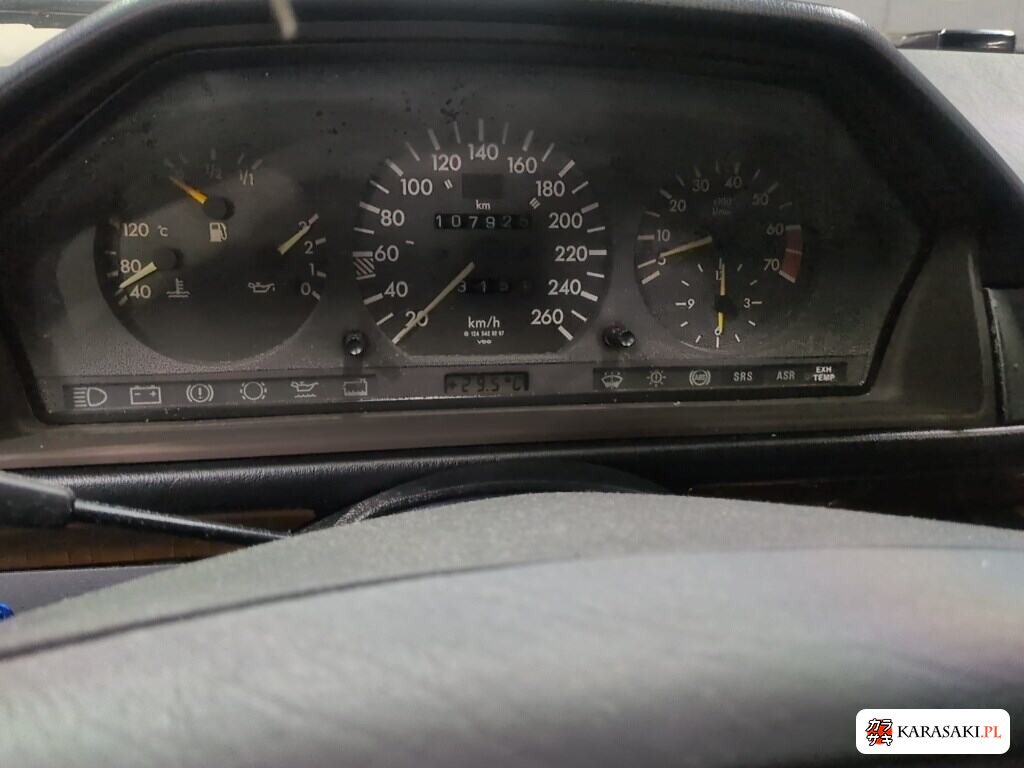 Mercedes-Benz E-Class 1992 z aukcji japońskiej