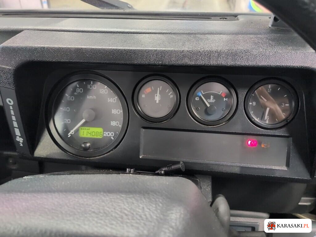 Land Rover Defender 2004 z aukcji japońskiej