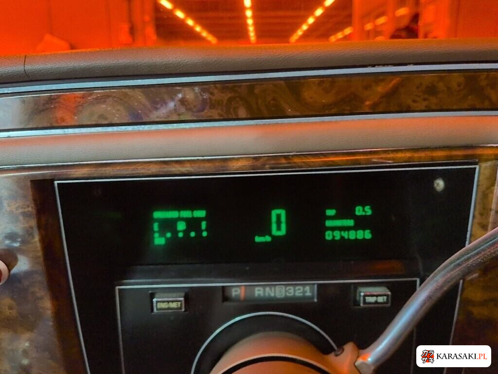 Cadillac Fleetwood 1998 z aukcji japońskiej