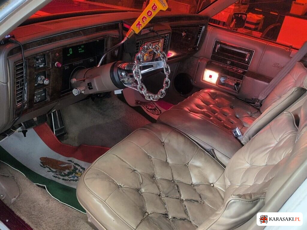 Cadillac Fleetwood 1998 z aukcji japońskiej