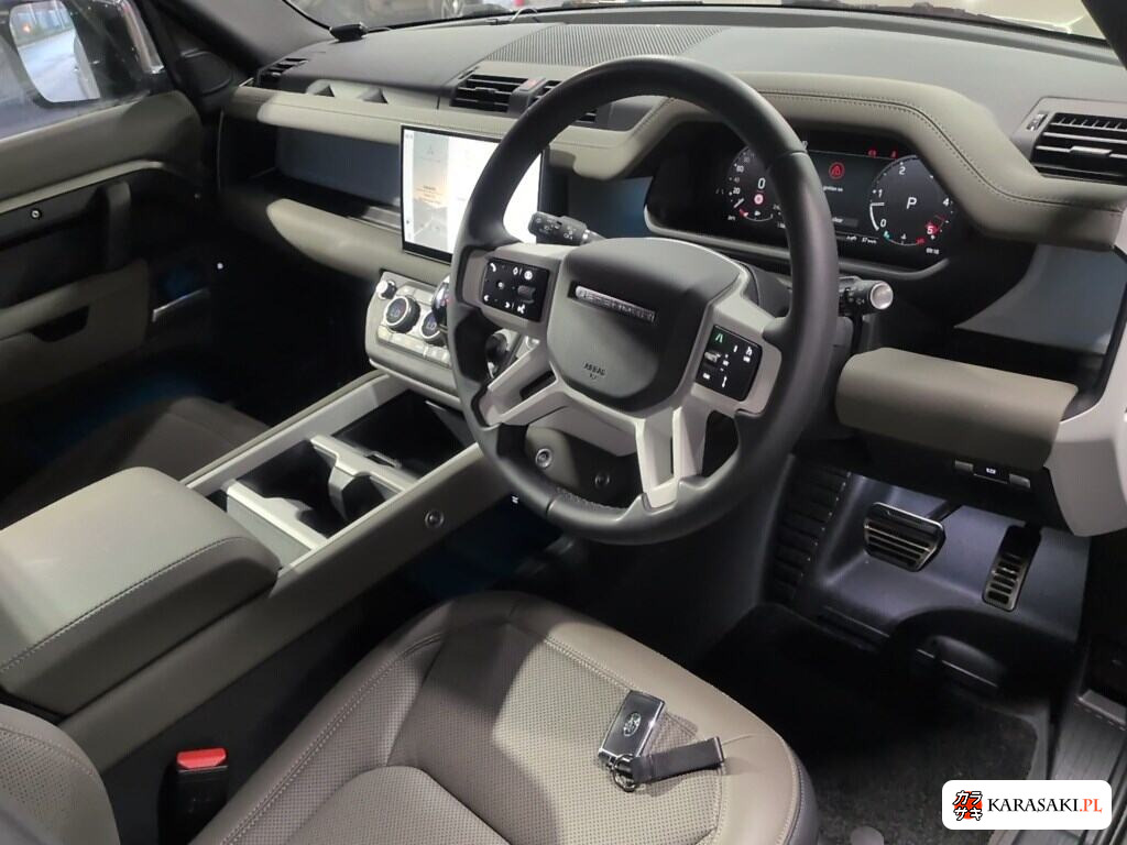 Land Rover Defender 2025 z aukcji japońskiej