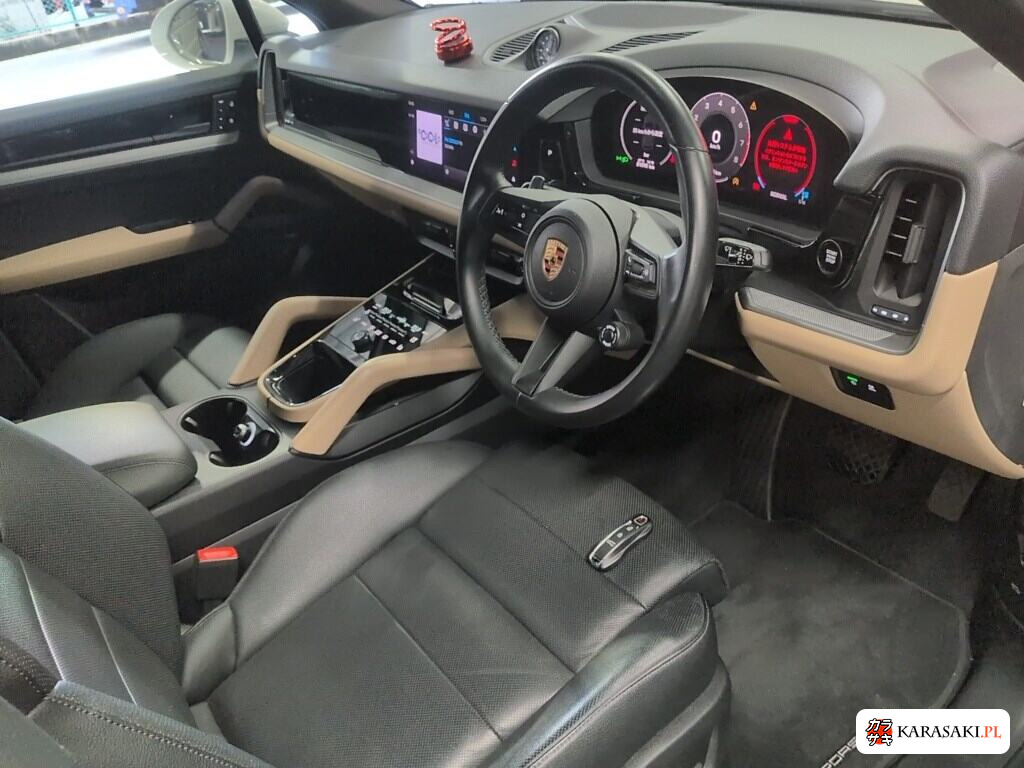 Porsche Cayenne 2023 z aukcji japońskiej