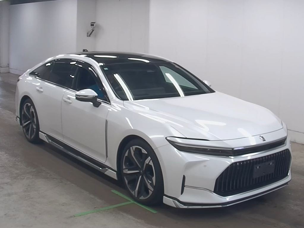 Toyota Crown 2023 z aukcji japońskiej