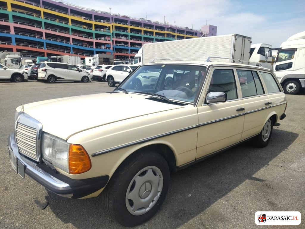 Mercedes Benz Medium Class 1982 z aukcji japońskiej