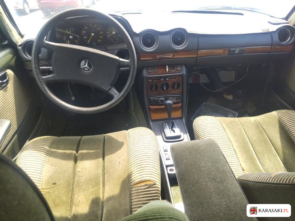 Mercedes Benz Medium Class 1982 z aukcji japońskiej