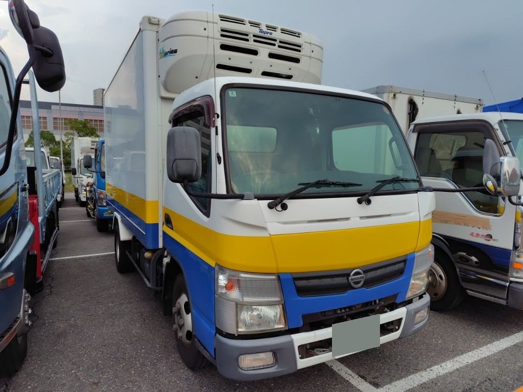 Nissan FEA2W 2015 z aukcji japońskiej