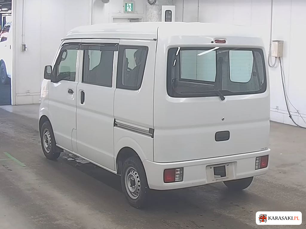 2015 Nissan DR17V 2