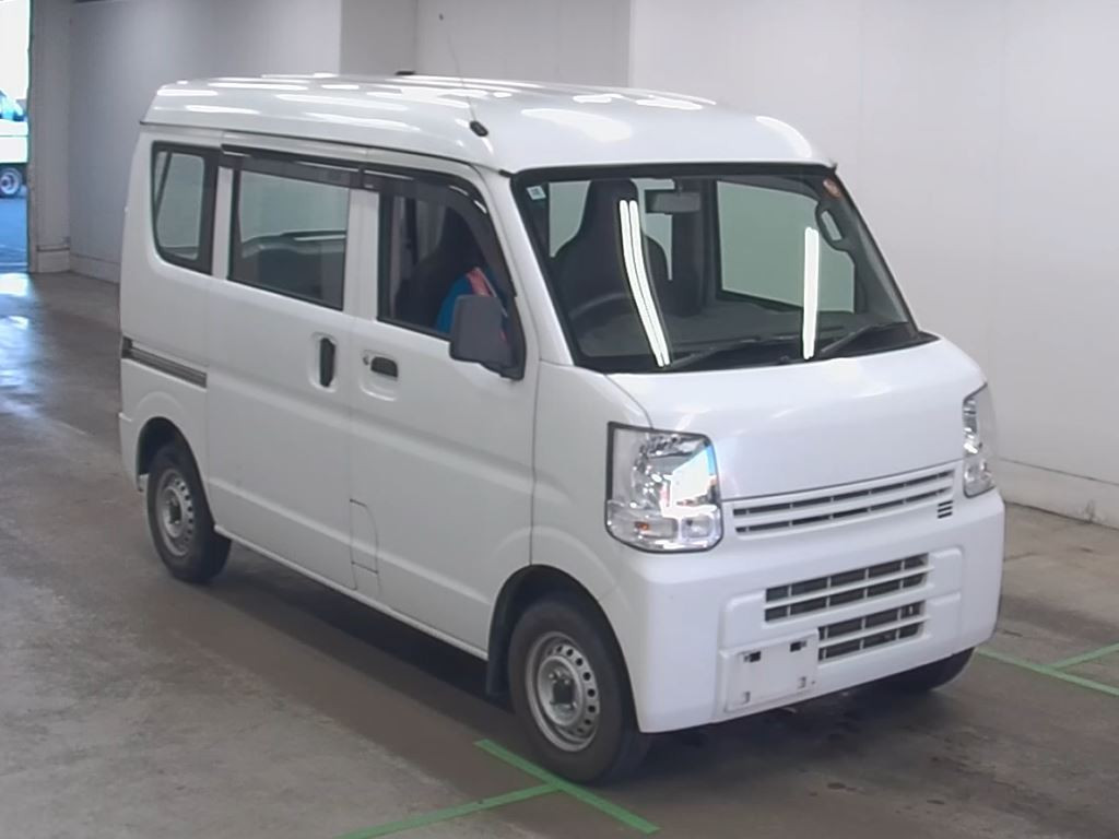 Nissan DR17V 2015 z aukcji japońskiej