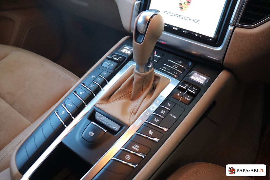 2015 Porsche Macan 4WD 13