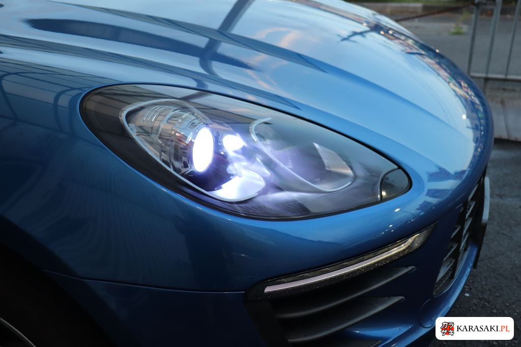 2015 Porsche Macan 4WD 10