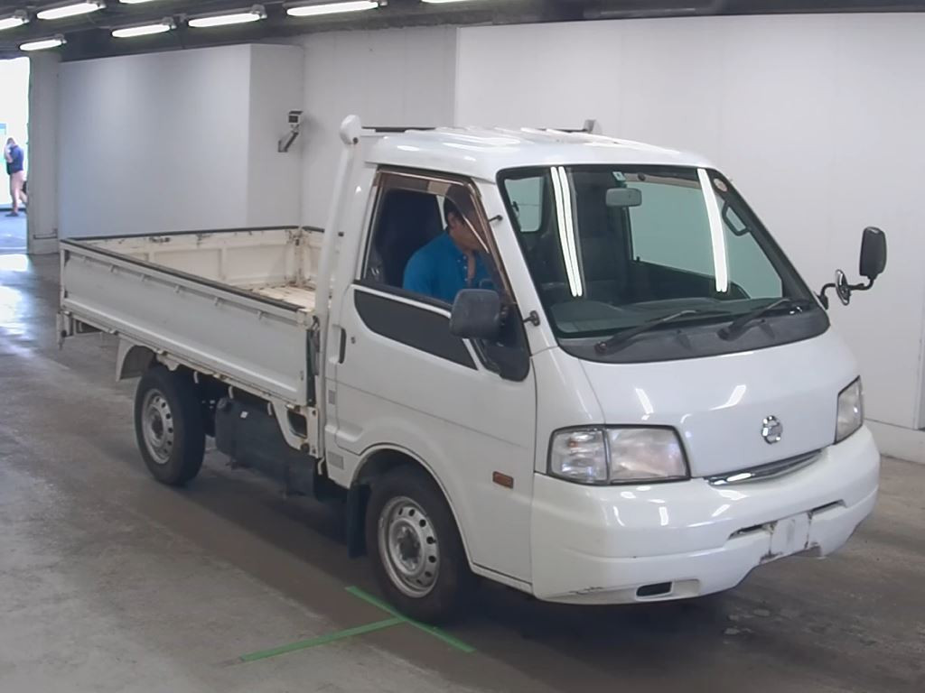 Nissan SKP2TN 2011 z aukcji japońskiej