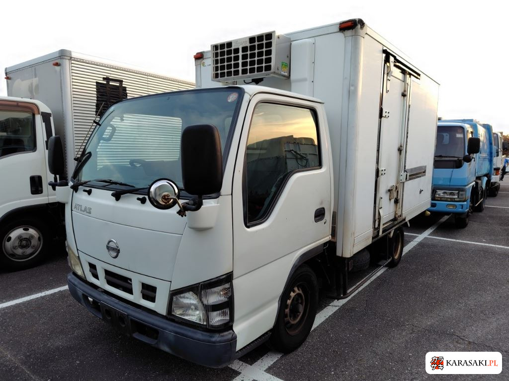 2004 Nissan AHR69N 3