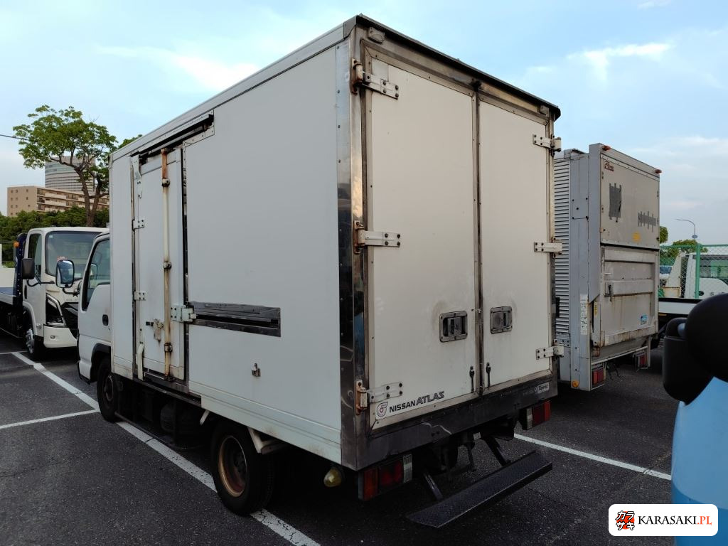 2004 Nissan AHR69N 2