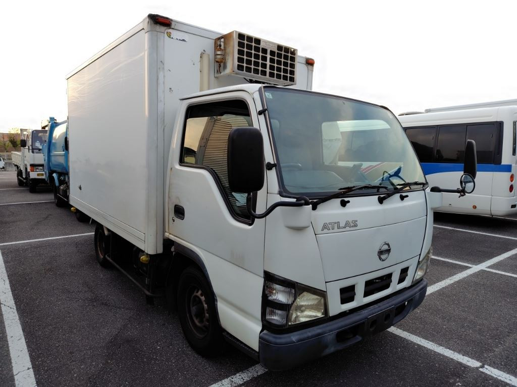 Nissan AHR69N 2004 z aukcji japońskiej