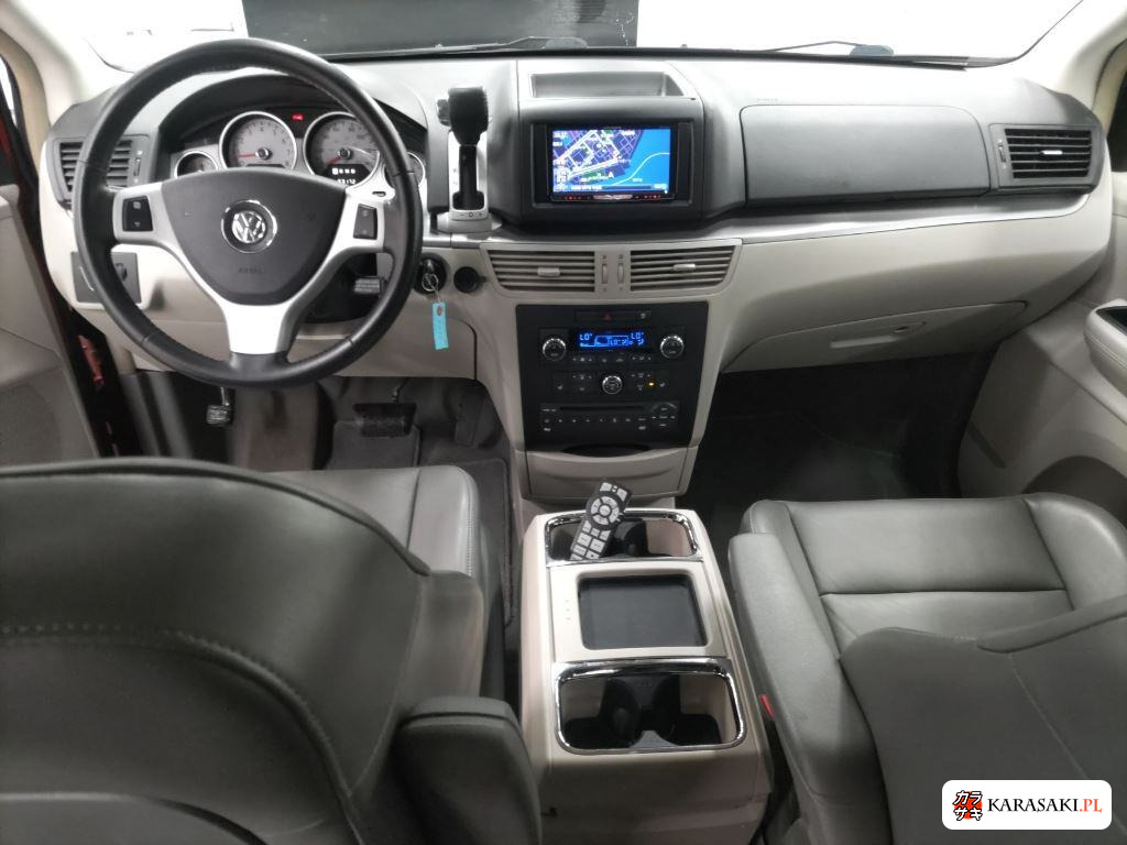 2010 Volkswagen Routan 5