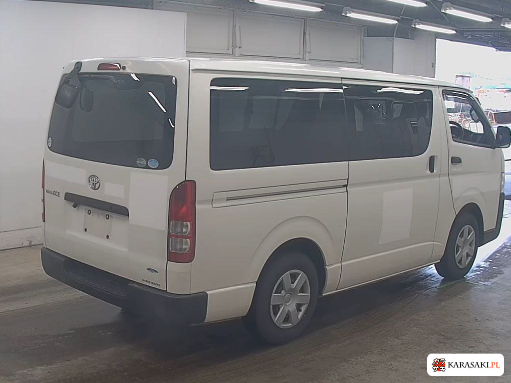 2010 Volkswagen Routan 4