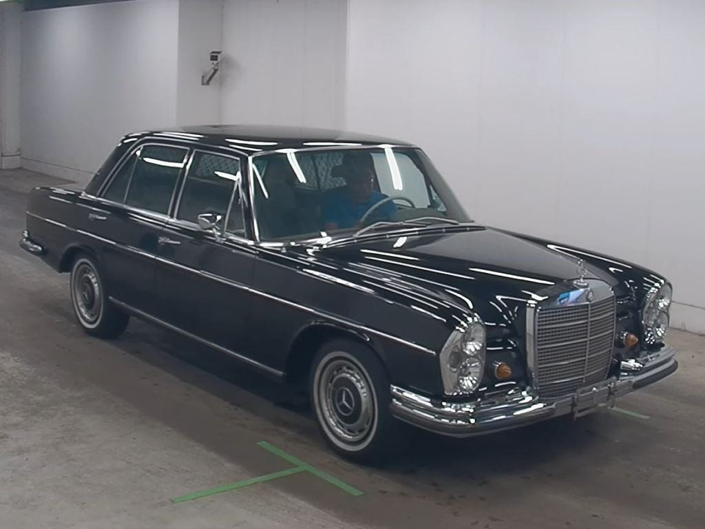 Mercedes-Benz 250S 1967 z aukcji japońskiej