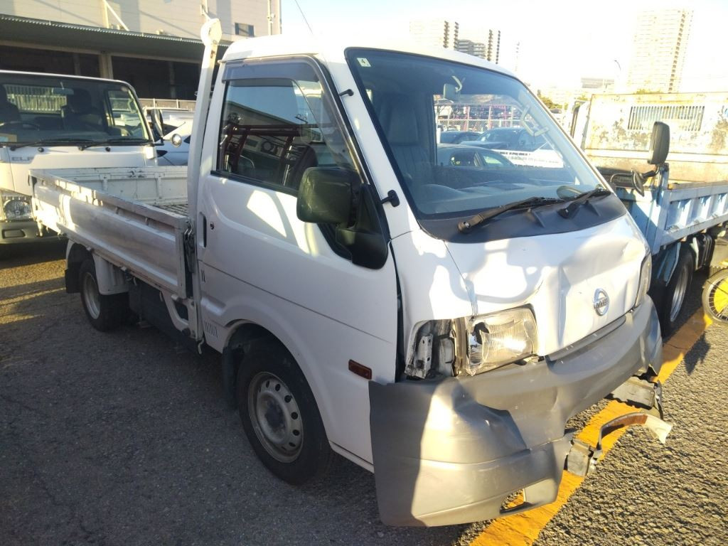 Nissan SKP2TN 2014 z aukcji japońskiej