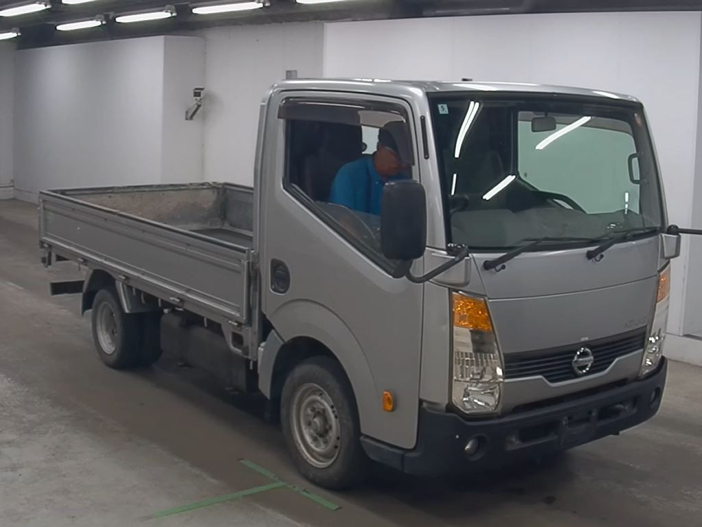 Nissan SZ2F24 2012 z aukcji japońskiej