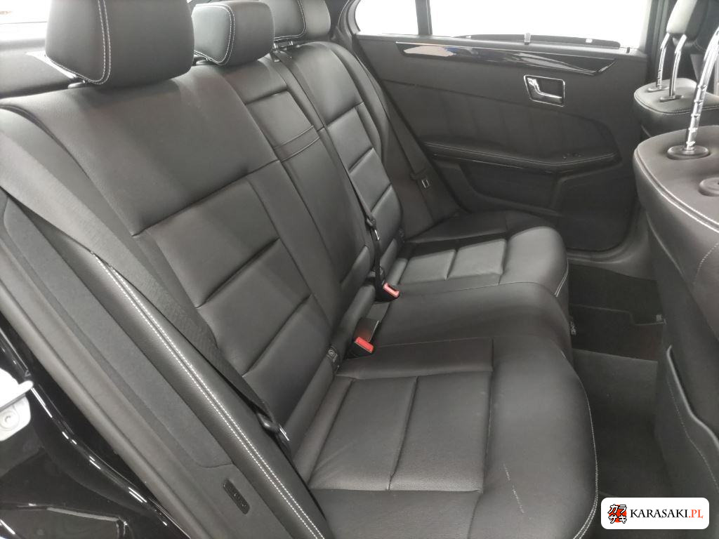2009 Mercedes-Benz E-Class 4D 6