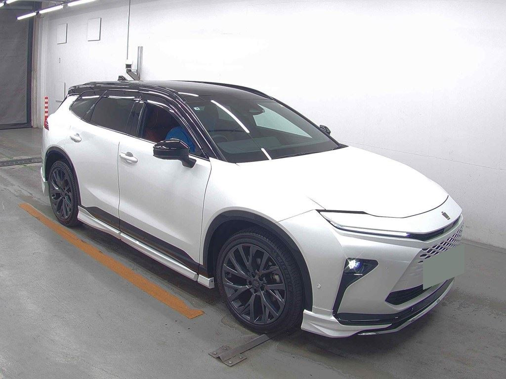 Toyota Crown Estate 2025 z aukcji japońskiej