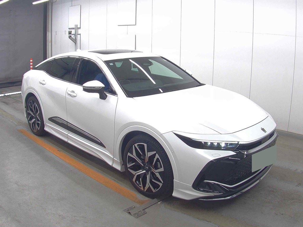 Toyota Crown Crossover 2022 z aukcji japońskiej