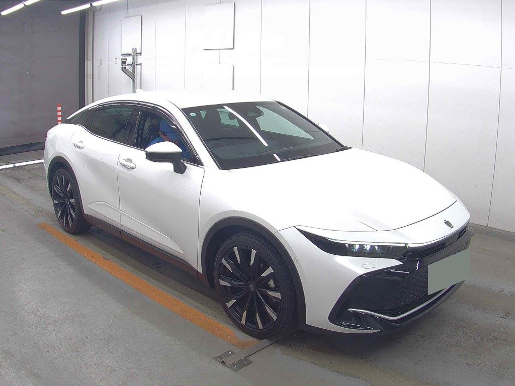 Toyota Crown Crossover 2023 z aukcji japońskiej