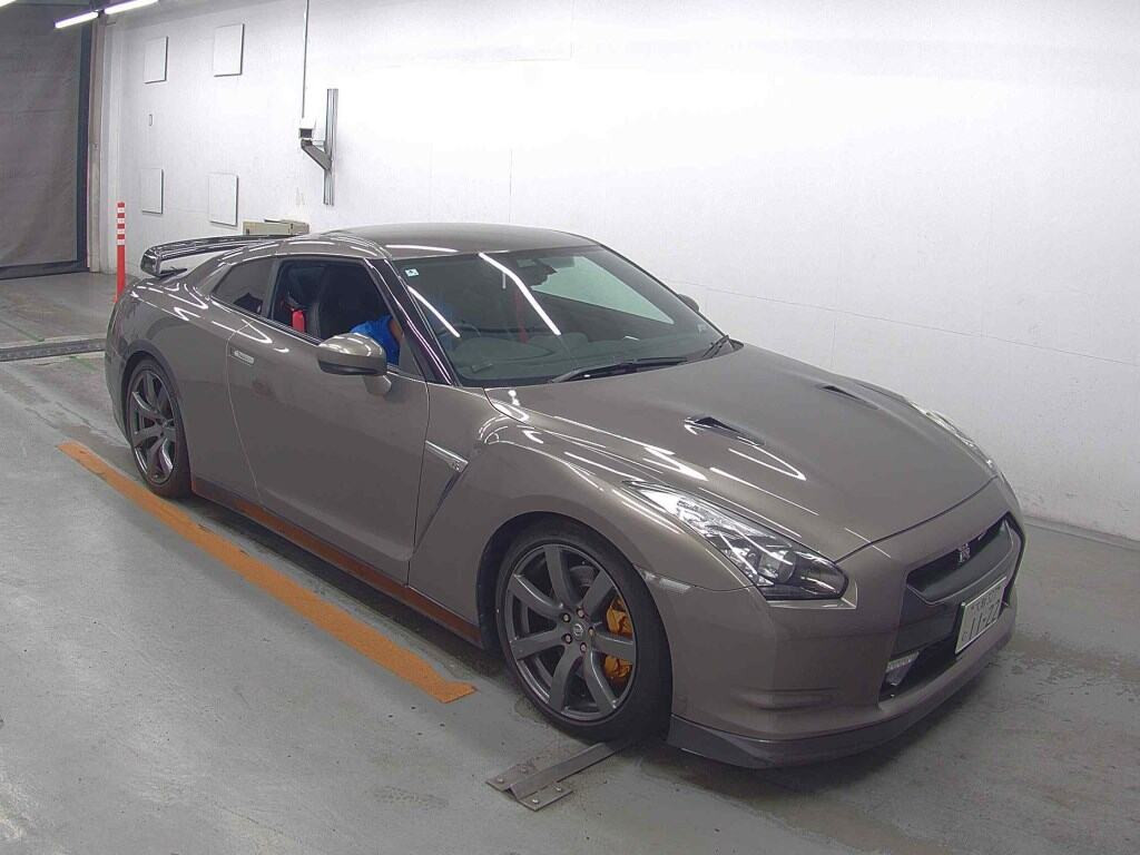Nissan GT-R 2008 z aukcji japońskiej
