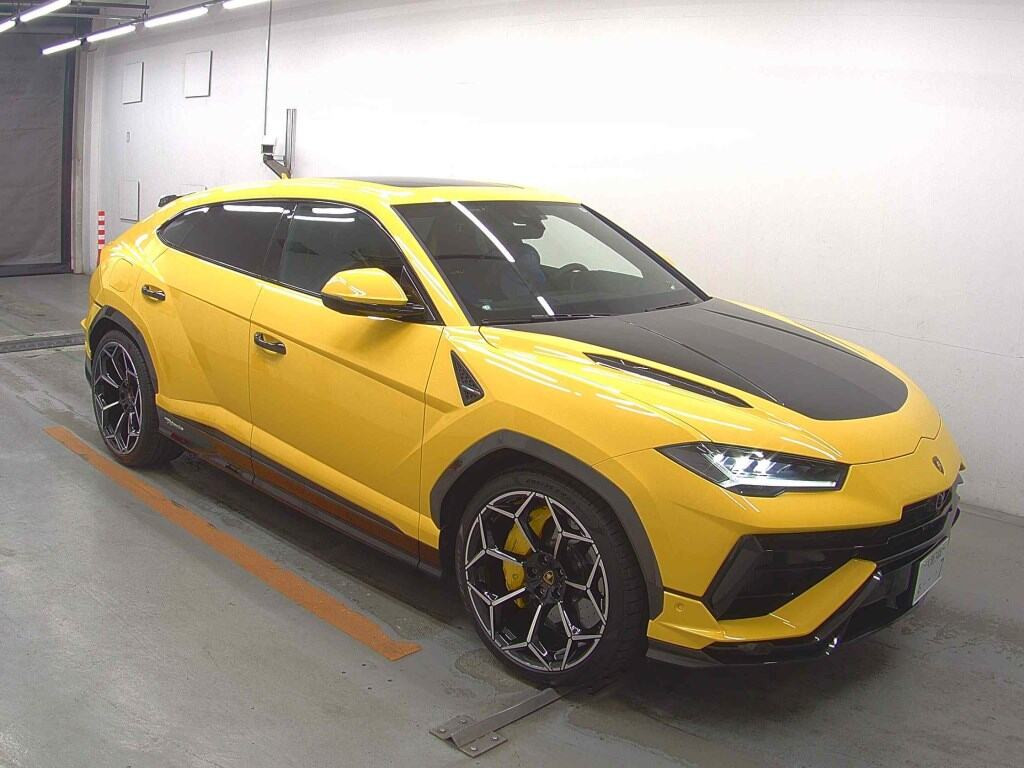 Lamborghini Urus 2025 z aukcji japońskiej