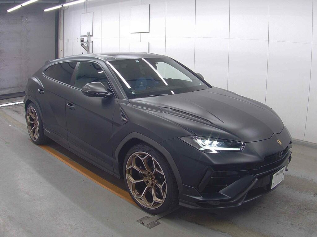 Lamborghini Urus 2025 z aukcji japońskiej