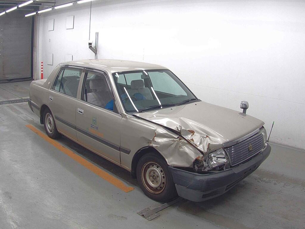 Toyota Crown Comfort 2002 z aukcji japońskiej