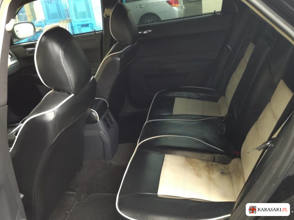 2010 Chrysler 300 6