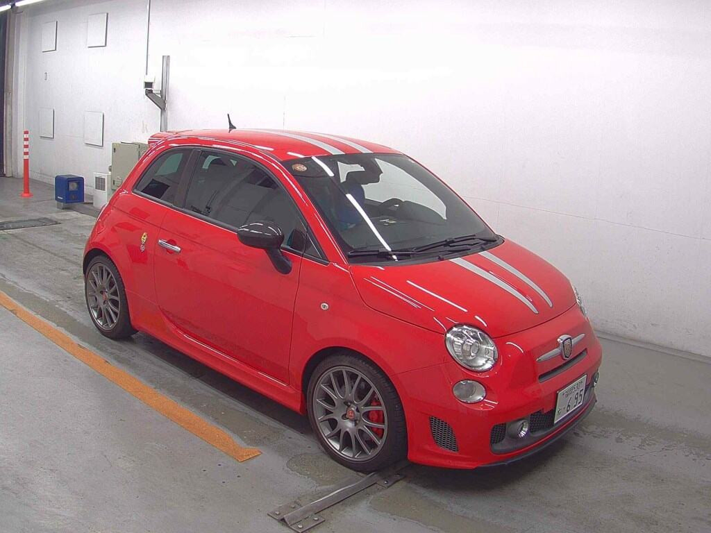 Abarth 695 Tributo Ferrari 2012 z aukcji japońskiej