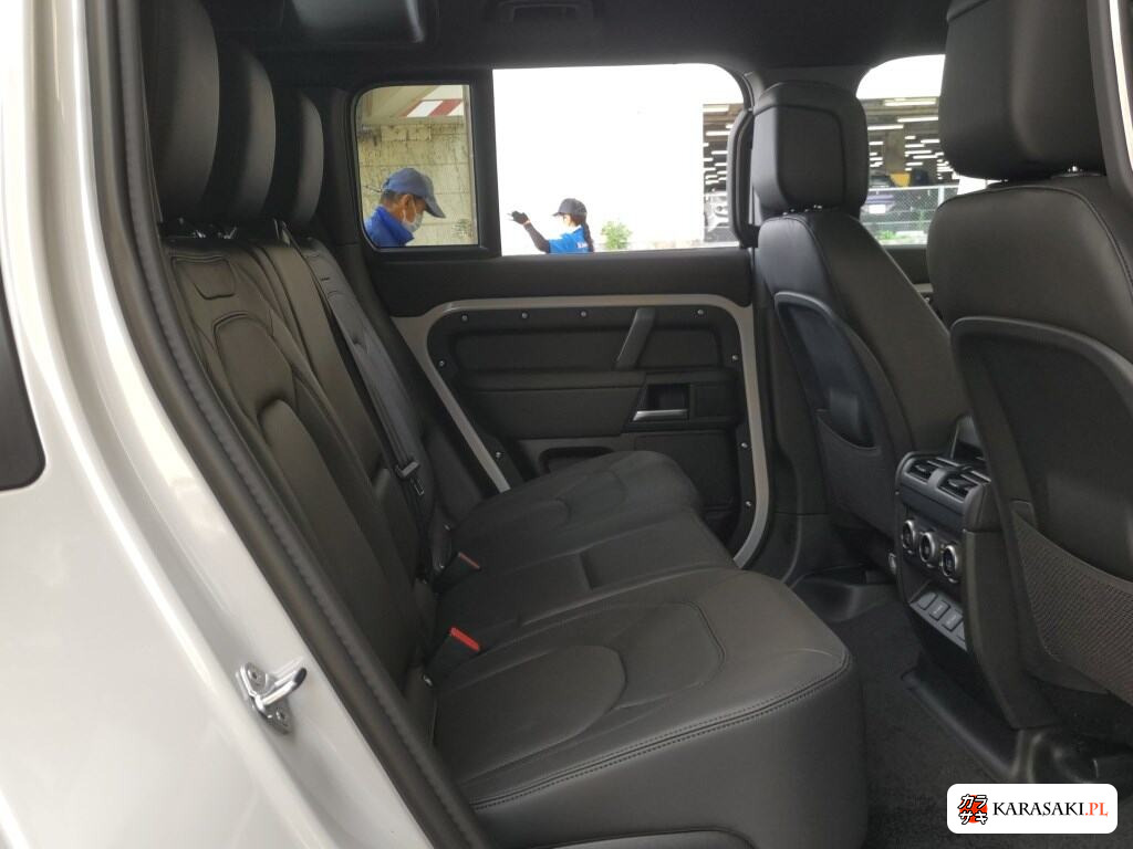 2026 Land Rover Defender 5D 4WD 6