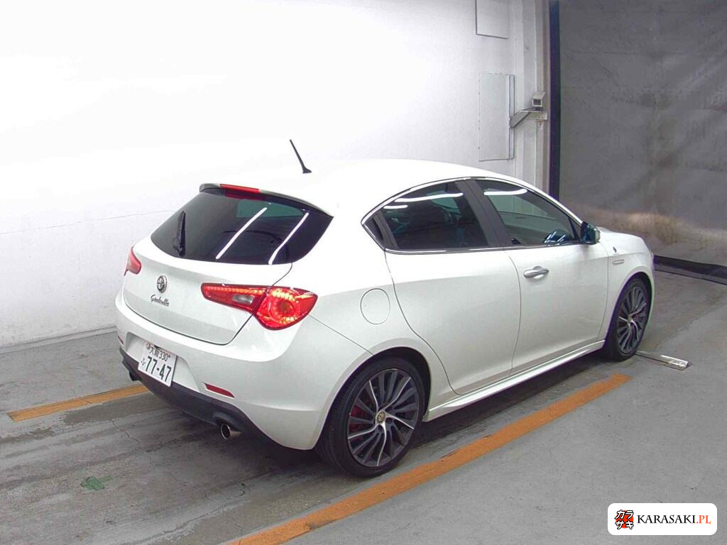 2011 Alfa Romeo Giulietta 5D Quadrifoglio Verde 4