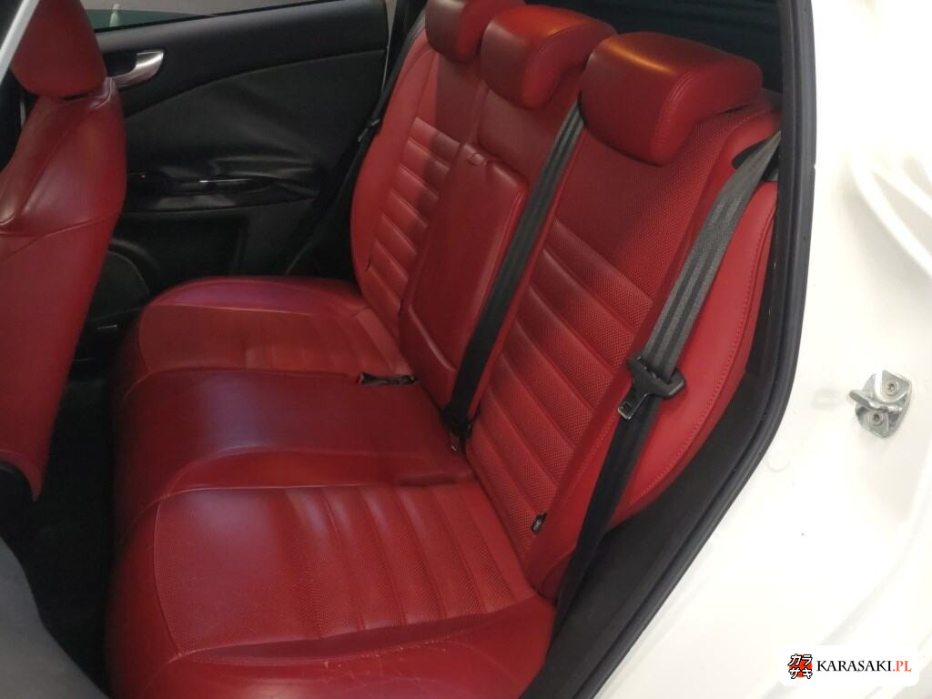 2011 Alfa Romeo Giulietta 5D Quadrifoglio Verde 6
