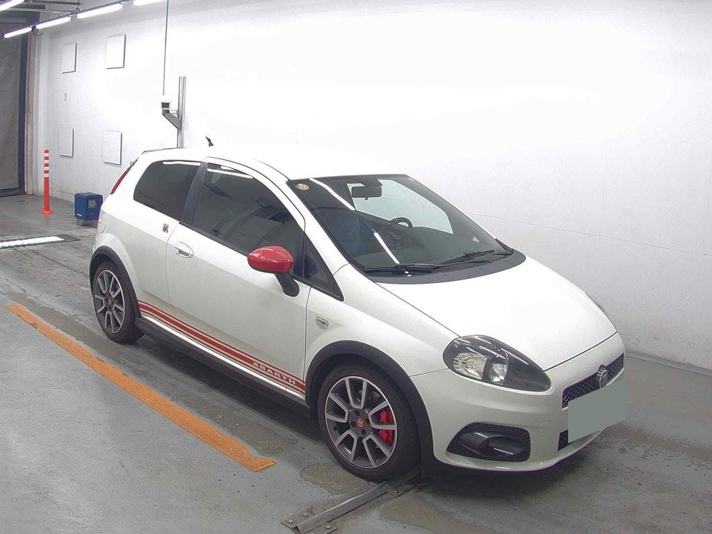 Abarth Grande Punto 2010 z aukcji japońskiej