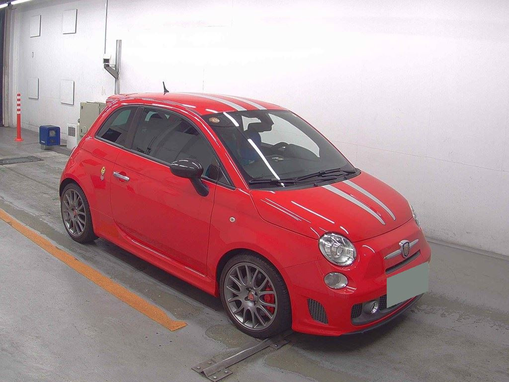 Abarth 695 Tributo Ferrari 2012 z aukcji japońskiej