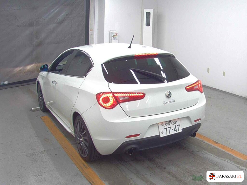 2011 Alfa Romeo Giulietta 5D Quadrifoglio Verde 2