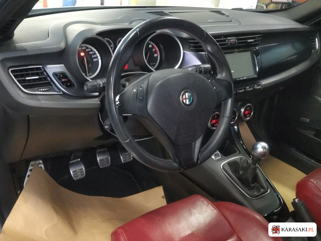 2011 Alfa Romeo Giulietta 5D Quadrifoglio Verde 5
