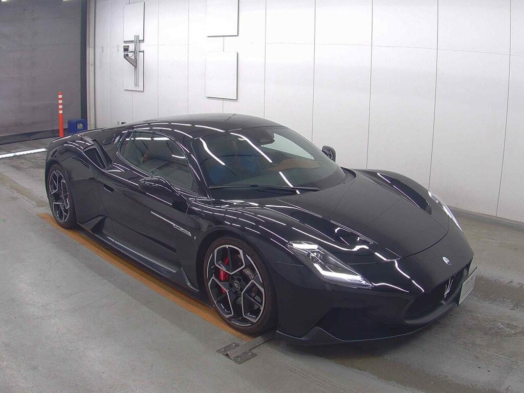 Maserati MC20 2023 z aukcji japońskiej