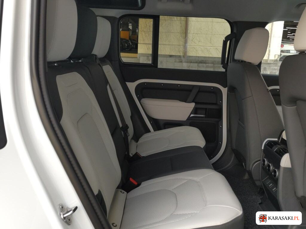 2026 Land Rover Defender 5D 4WD 6