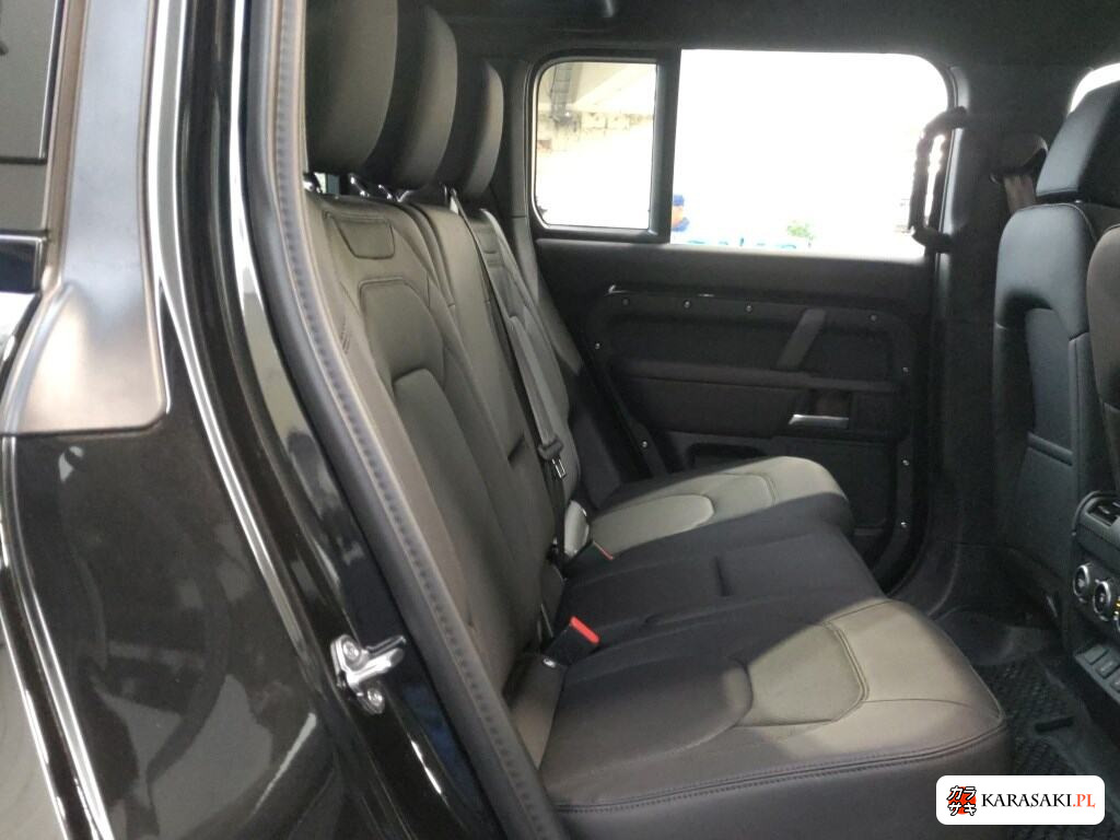 2026 Land Rover Defender 5D 4WD 6