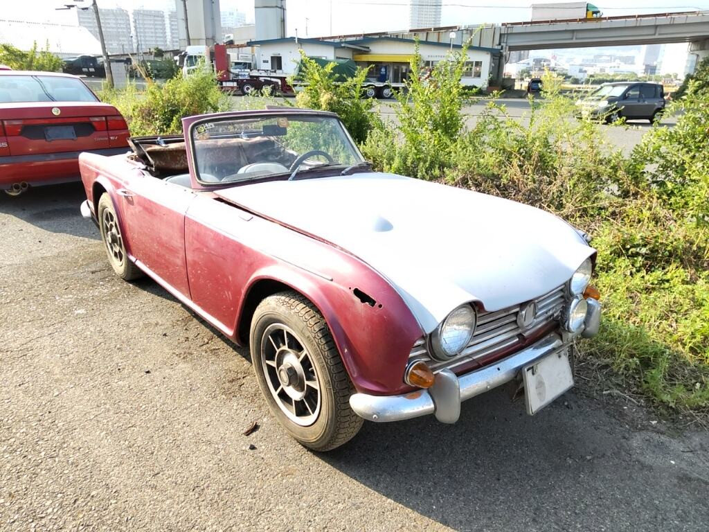 Triumph TR-4 1966 z aukcji japońskiej