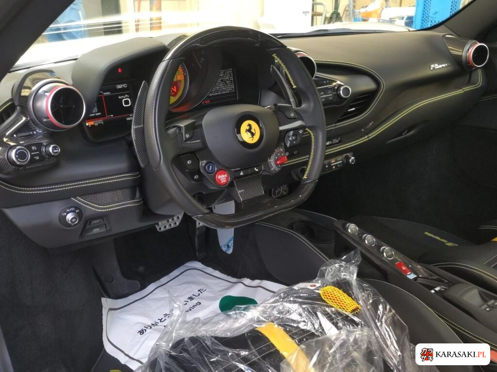 Ferrari F8 Spider 2022 z aukcji japońskiej