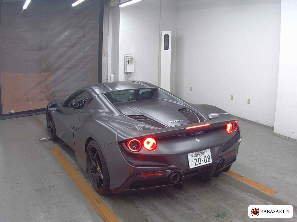 Ferrari F8 Spider 2022 z aukcji japońskiej